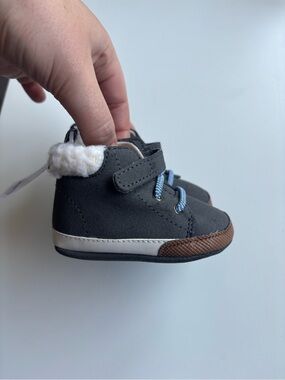 Carters baby grey shoes 0-3m NWT tried on never worn